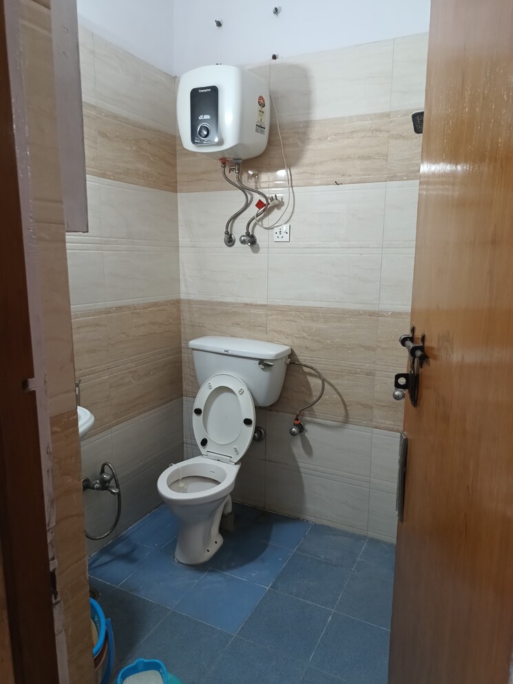 Bathroom, shipra-regal-apartment 2 Bedroom 980 Sq.Ft. Apartment In Indrapuram Ghaziabad 9607512