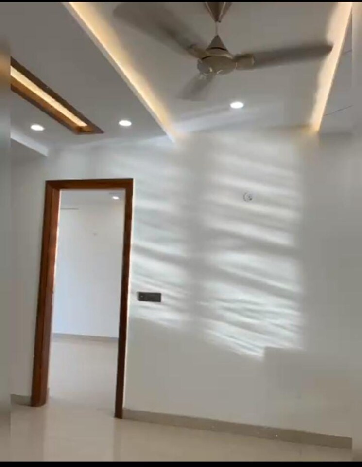 Room, sector 85 3 Bedroom 3150 Sq.Ft. Builder Floor In Sector 85 Faridabad 9607522