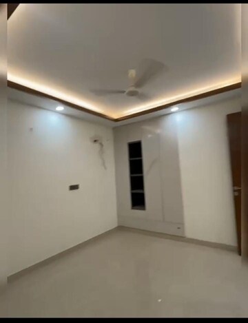 Room in 3 BHK Builder Floor at Sector 85 – for Rent