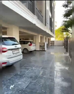 Parking in 3 BHK Builder Floor at Sector 85 – for Rent