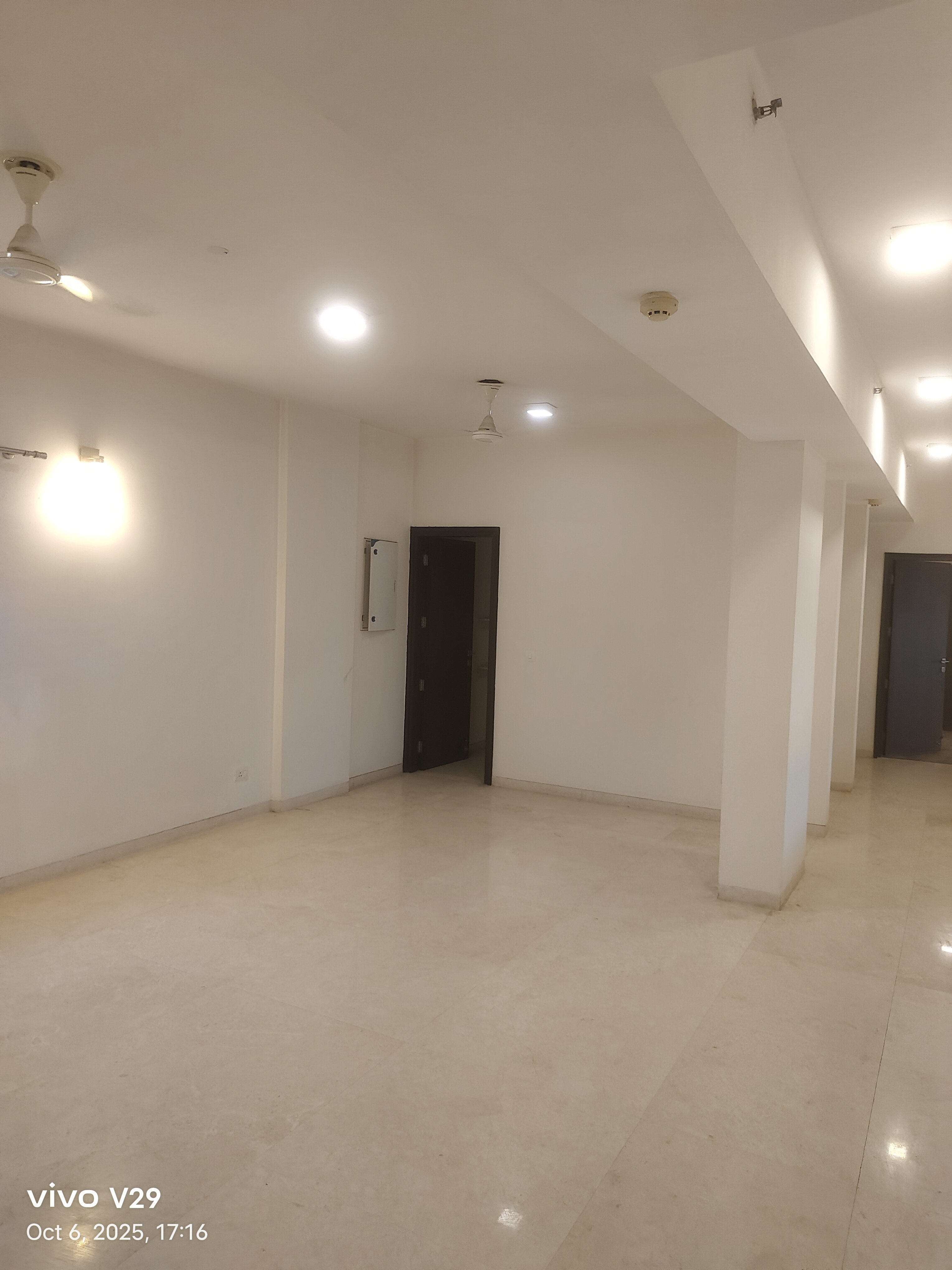 3 BHK + Servant Room Apartment For Rent in Pioneer Park Phase 1