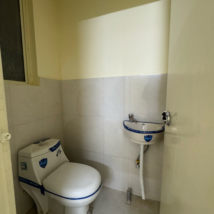 Bathroom, pyramid-altia 1 Bedroom 396 Sq.Ft. Apartment In Sector 70a Gurgaon 9607589