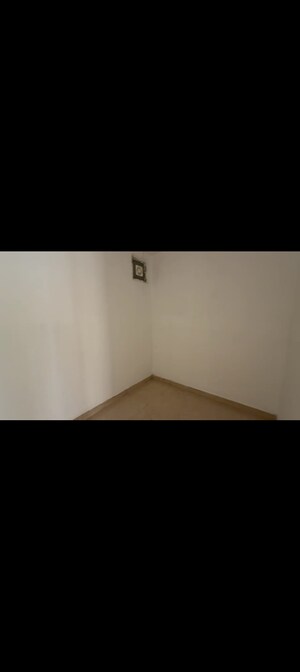 Room in 3 BHK Apartment at Roseate Homes, Ghazipur – for Rent