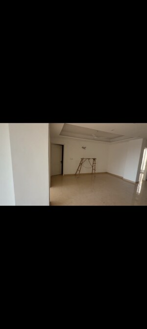 Room in 3 BHK Apartment at Roseate Homes, Ghazipur – for Rent