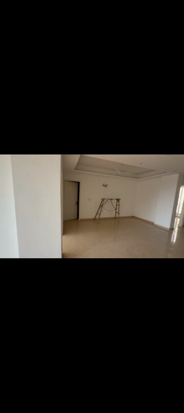 Room in 3 BHK Apartment at Roseate Homes, Ghazipur – for Rent