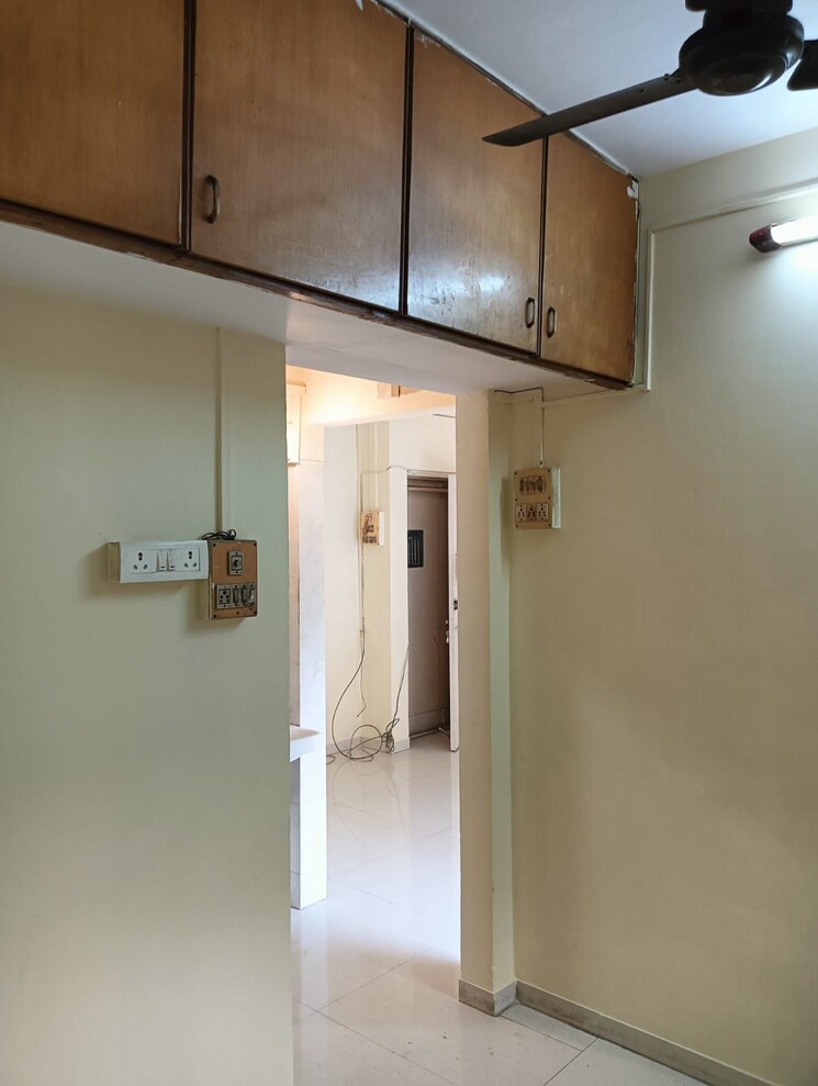 Room, tulsidham-complex 1 Bedroom 410 Sq.Ft. Apartment In Kapur Bawdi Thane 9607609