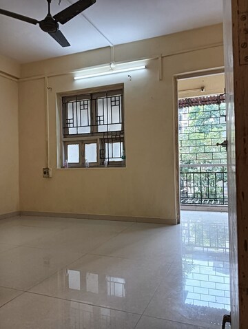 Room in 1 BHK Apartment at Tulsidham Complex, Kapur Bawdi – for Sale