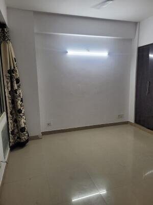 Room in 2.5 BHK Apartment at Today Ridge Residency, Sector 135 – for Rent