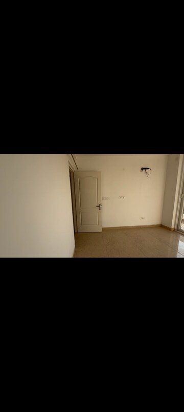 Room in 3 BHK Apartment at Roseate Homes, Ghazipur – for Rent