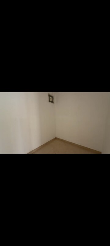 Room in 3 BHK Apartment at Roseate Homes, Ghazipur – for Rent