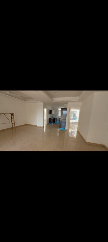 Room in 3 BHK Apartment at Roseate Homes, Ghazipur – for Rent