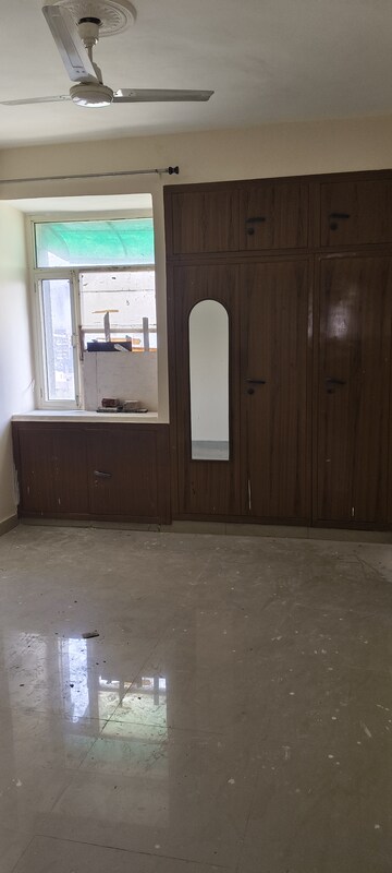 Room in 3 BHK Apartment at Ip Extension – for Rent