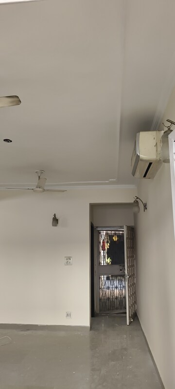 Room in 3 BHK Apartment at Ip Extension – for Rent