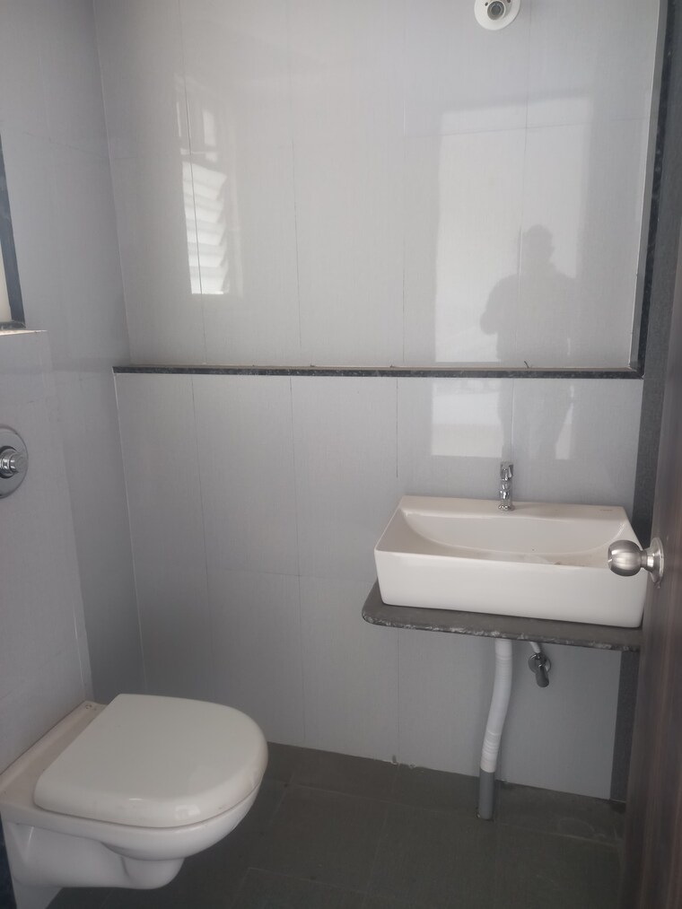 Bathroom, puravankara-silversands 2 Bedroom 1050 Sq.Ft. Apartment In Mundhwa Pune 9607711