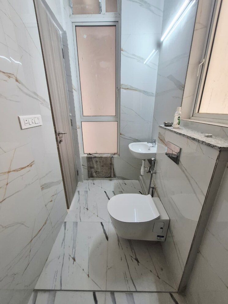 Bathroom, wadhwa-tw-gardens 2.5 Bedroom 918 Sq.Ft. Apartment In Kandivali East Mumbai 9607924