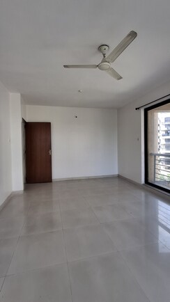 1 BHK Apartment For Sale in Tain Square