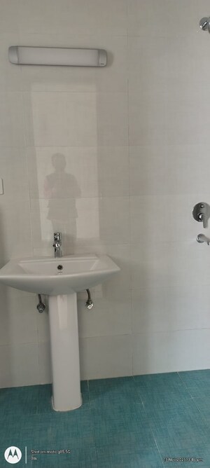 Attached Bathroom in 3.5 BHK Apartment at Omaxe Waterscapes, Gomti Nagar – for Rent