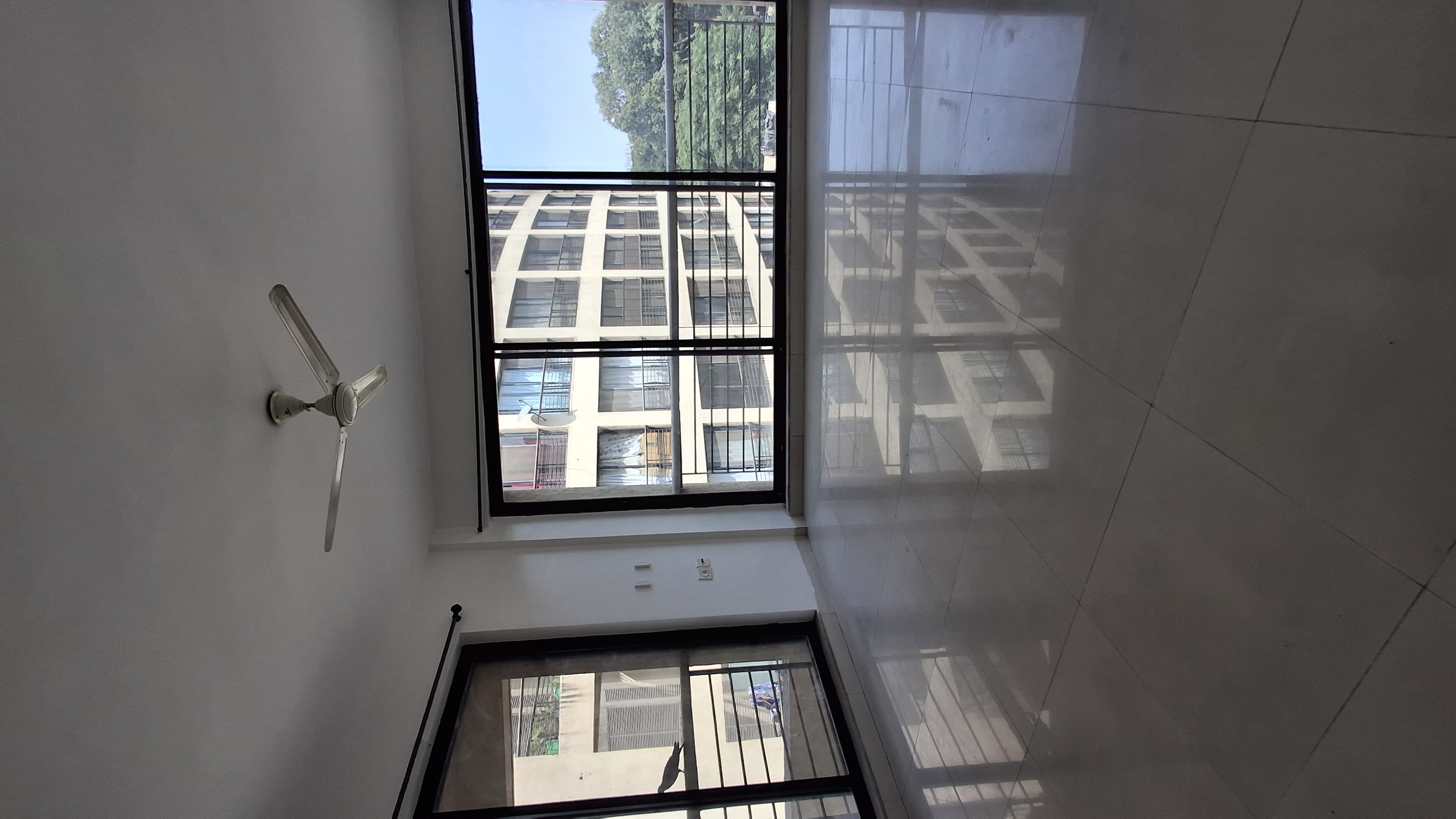 2 BHK Apartment For Sale in Tain Square