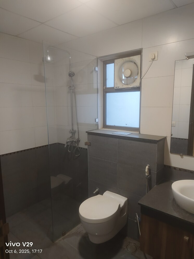 Bathroom, central-park-ii-bellevue 3 Bedroom 2550 Sq.Ft. Apartment In Sector 48 Gurgaon 9608046