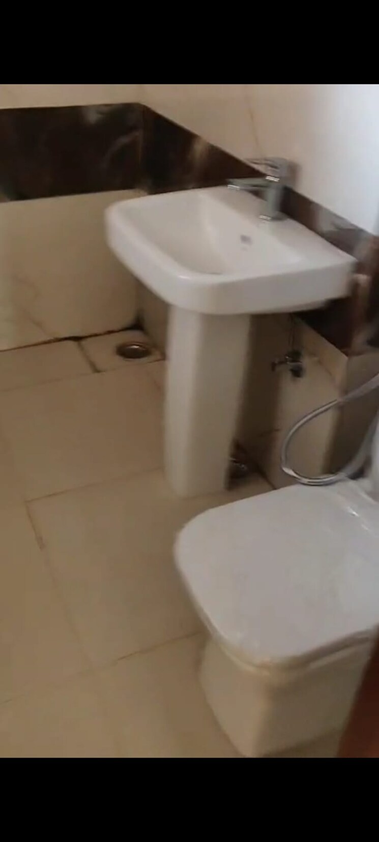 Bathroom, uninav-utopia 3 Bedroom 2650 Sq.Ft. Apartment In Morti Ghaziabad 9608037