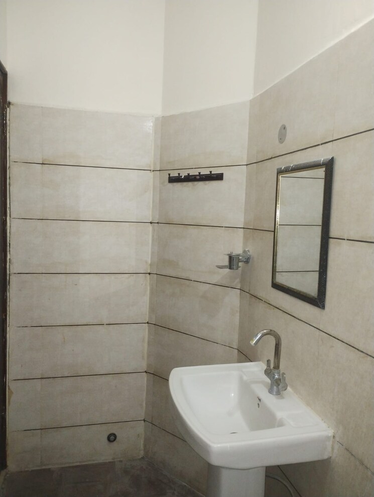 Bathroom, aerocity 2 Bedroom 200 Sq.Yd. Builder Floor In Aerocity Mohali 9608121