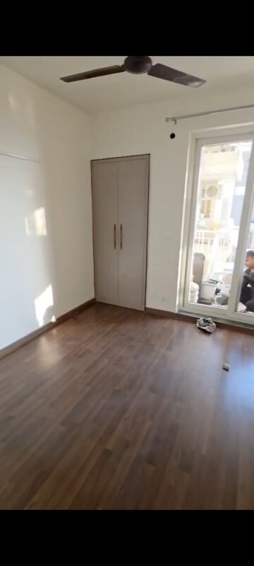 Room in 3 BHK Apartment at Omaxe Royal Residency Faridabad, Sector 79 – for Rent