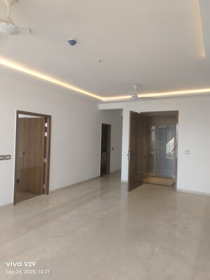 Room in 4 BHK Apartment at Bestech Park View Spa Next, Sector 67 – for Rent