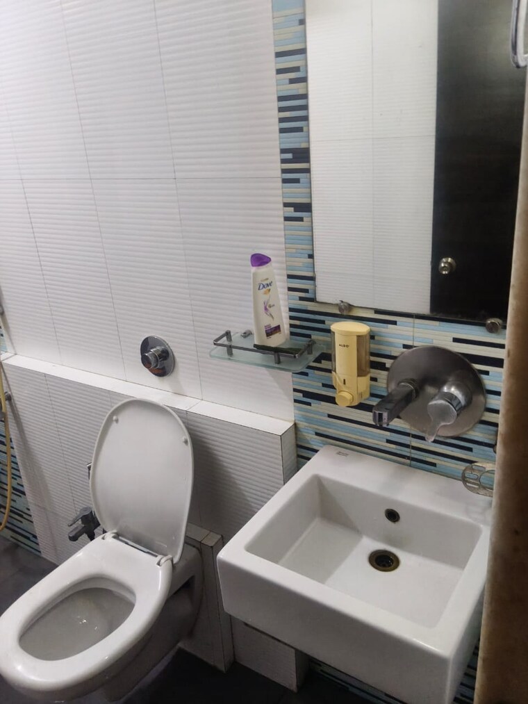 Bathroom, evershine-park 1 Bedroom 400 Sq.Ft. Apartment In Andheri West Mumbai 9608222