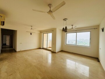 Room in 4 BHK Apartment at Bestech Park View Spa, Sector 47 – for Rent