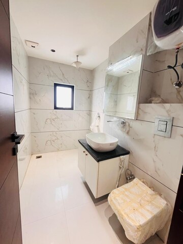 Bathroom in 4 BHK Apartment at Bestech Park View Spa, Sector 47 – for Rent