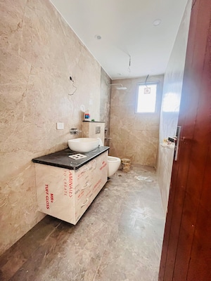 Bathroom in 4 BHK Apartment at Bestech Park View Spa, Sector 47 – for Rent