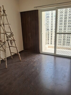 Room in 2 BHK Apartment at Sector 10 Greater Noida – for Rent