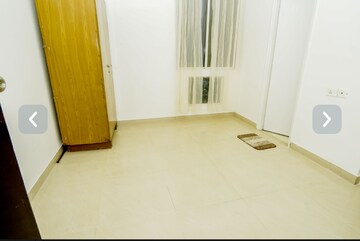 Room in 3 BHK Apartment at Sare Home, Sector 92 – for Sale