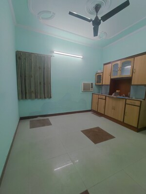 Room in 3 BHK Apartment at Janakpuri – for Rent