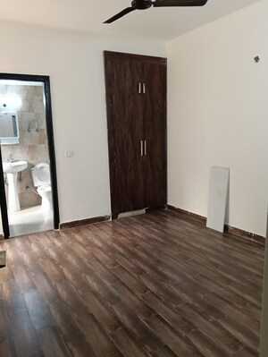 Room in 3 BHK Apartment at VVIP Addresses, Raj Nagar Extension – for Rent