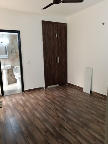 Room in 3 BHK Apartment at VVIP Addresses, Raj Nagar Extension – for Rent