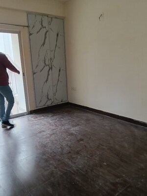 Room in 3 BHK Apartment at VVIP Addresses, Raj Nagar Extension – for Rent