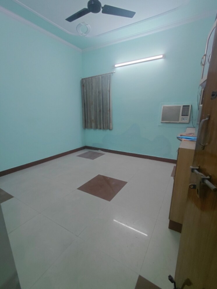 Bedroom, janakpuri 3 Bedroom 1150 Sq.Ft. Apartment In Janakpuri Delhi 9608308