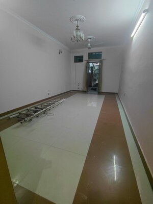 Room in 3 BHK Apartment at Janakpuri – for Rent