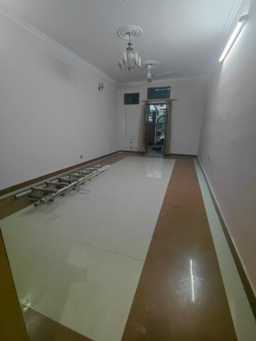 Room in 3 BHK Apartment at Janakpuri – for Rent