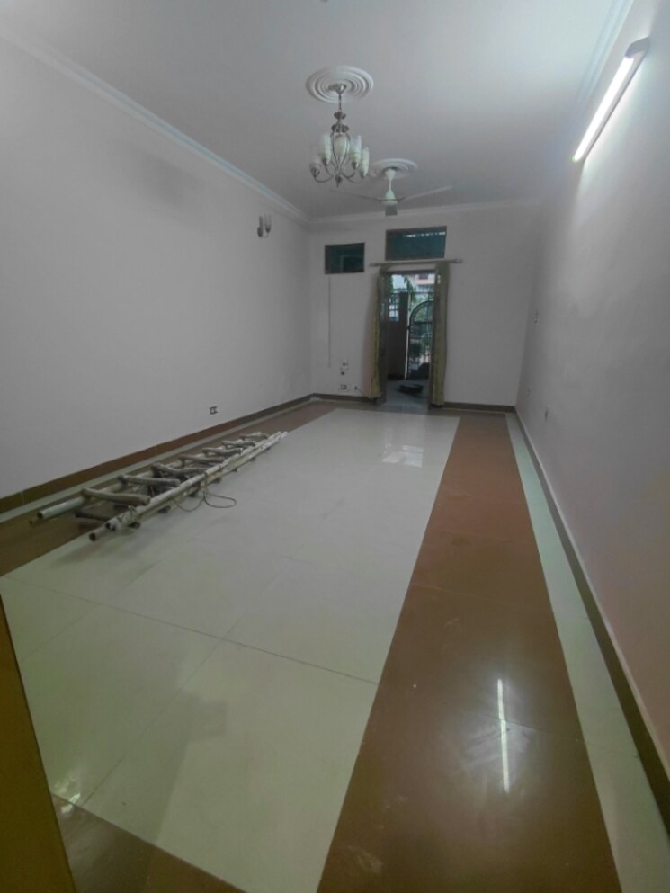 Room, janakpuri 3 Bedroom 1150 Sq.Ft. Apartment In Janakpuri Delhi 9608308