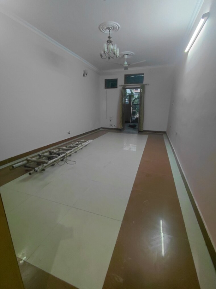 Room, janakpuri 3 Bedroom 1150 Sq.Ft. Apartment In Janakpuri Delhi 9608308
