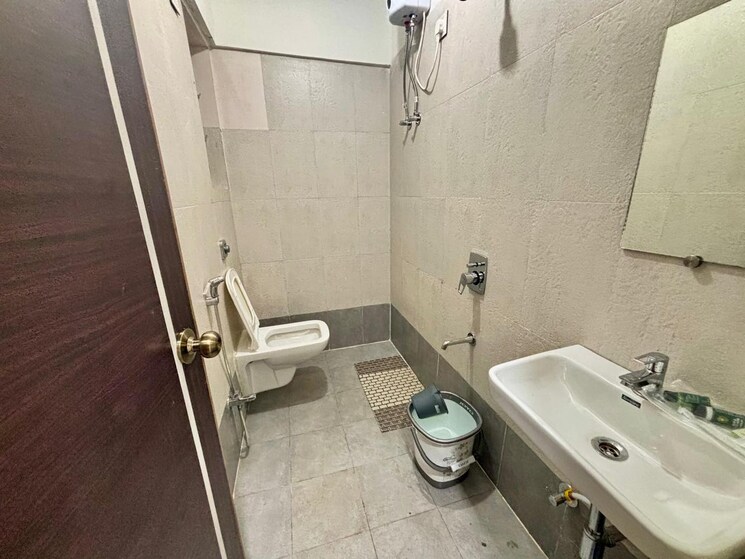 Bathroom, pioneer-heritage 2 Bedroom 762 Sq.Ft. Apartment In Santacruz West Mumbai 9608406