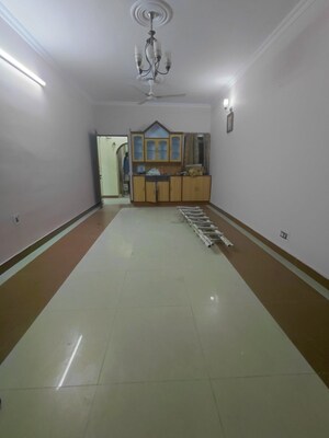 Room in 3 BHK Apartment at Janakpuri – for Rent