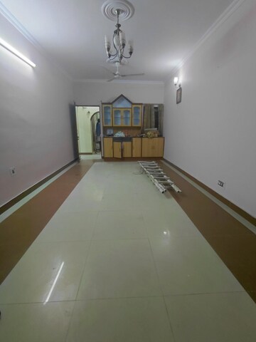 Room in 3 BHK Apartment at Janakpuri – for Rent