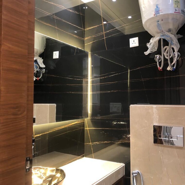 Bathroom, lajpat nagar 2 Bedroom 900 Sq.Ft. Independent House In Lajpat Nagar Delhi 9608330