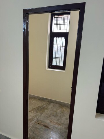 Room in 3 BHK Apartment at Retech Apartments, Sector 21c – for Rent