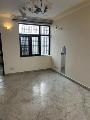 Room in 3 BHK Apartment at Retech Apartments, Sector 21c – for Rent