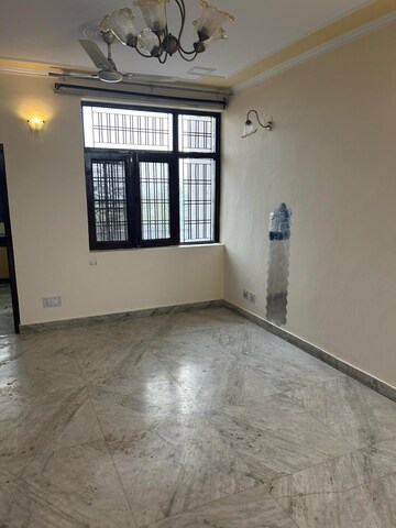 Room in 3 BHK Apartment at Retech Apartments, Sector 21c – for Rent