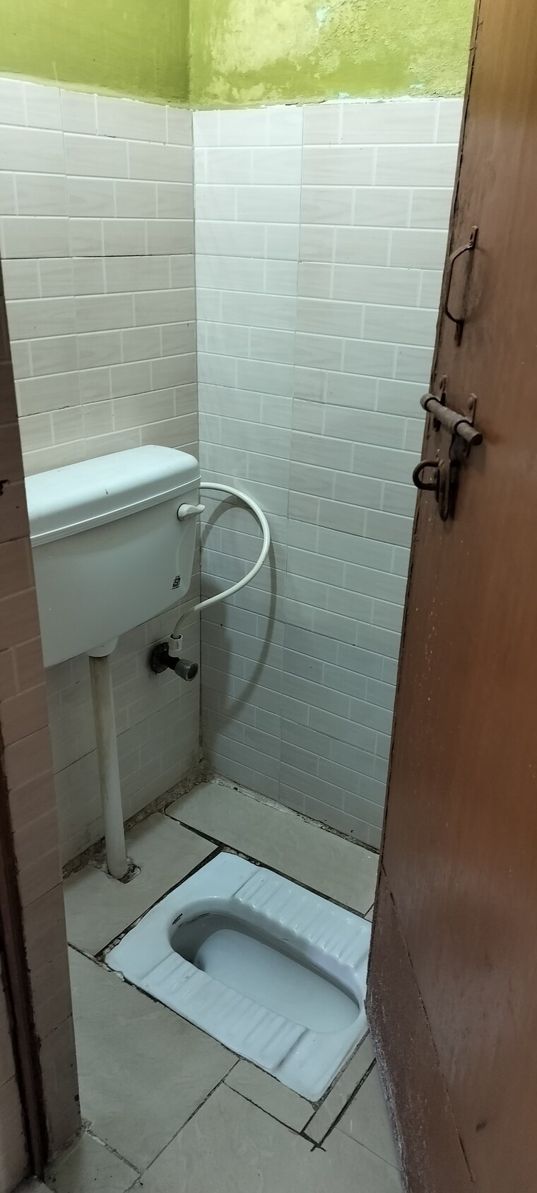 Bathroom, beta i greater noida 1 Bedroom 30 Sq.Mt. Builder Floor In Beta I Greater Noida Greater Noida 9608391